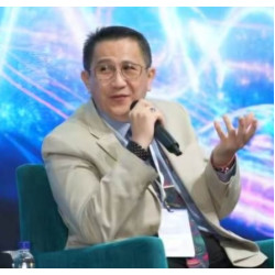馮國桉博士,榮獲馬來西亞「拿督斯里(Datuk Seri)」榮銜,是具備國際視野的華人企業家與資本運作高手 馮國桉博士,榮獲馬來西亞「拿督斯里(Datuk Seri)」榮銜,是具備國際視野的華人企業家與資本運作高手