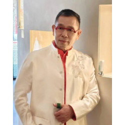 當代翡翠藝術大師胡焱榮(從國家級博物館永久典藏到國際文化與時尚舞台, 胡焱榮以翡翠藝術展現深厚的東方文化底蘊。) 當代翡翠藝術大師胡焱榮(從國家級博物館永久典藏到國際文化與時尚舞台, 胡焱榮以翡翠藝術展現深厚的東方文化底蘊。)